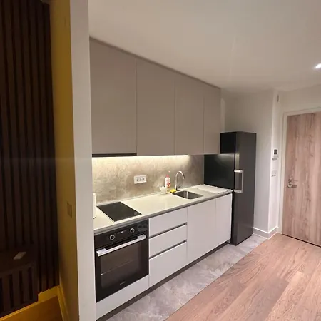 Waterfront Luxury & Free Parking