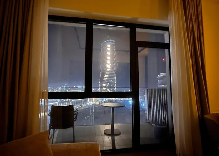 Waterfront Luxury & Free Parking