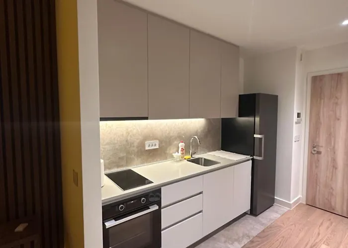 Waterfront Luxury & Free Parking